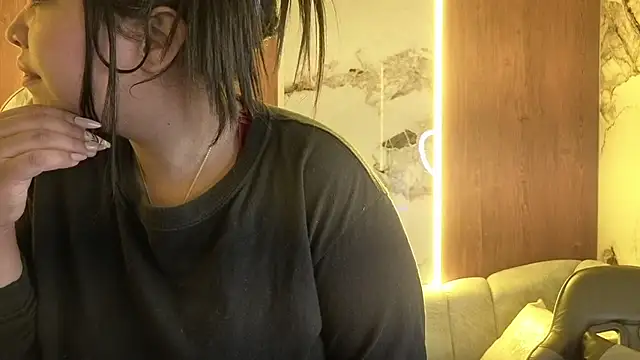 Bella_cross_v live