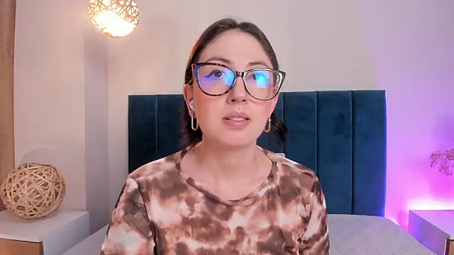 Emilywatsonn live