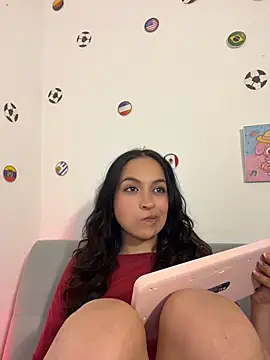 Ariiana_Jones live