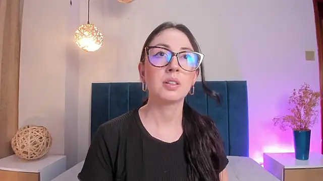 Emilywatsonn live
