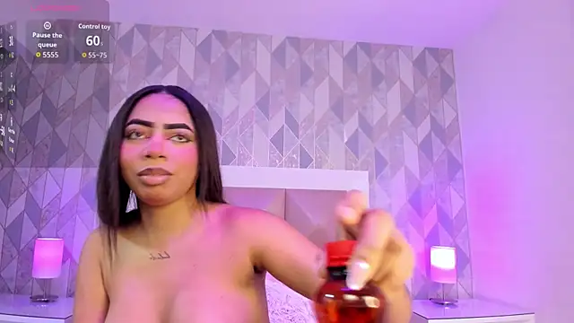 TyraKayne live