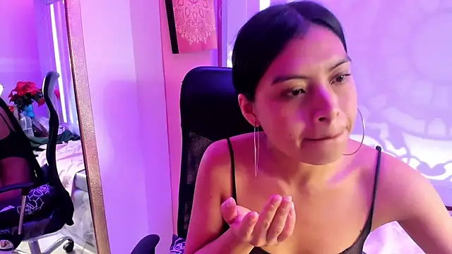 Chloe_Martini live