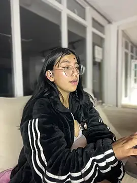 GabyLopez_Pink live