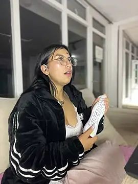 GabyLopez_Pink live