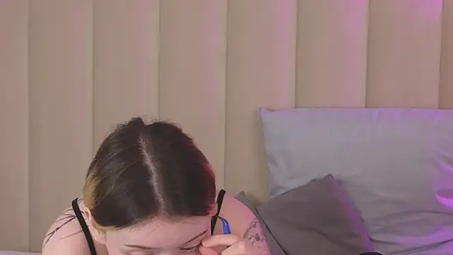 AlyssFrost live