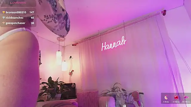 HANNAH_LOVEE live