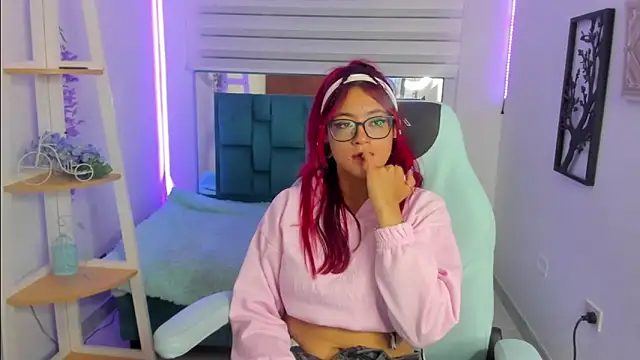 Sara_Red_X live