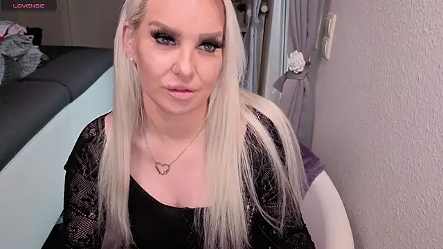 MIA-XXX live