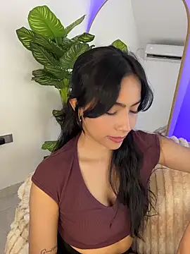 _Emily_Thompson_ live