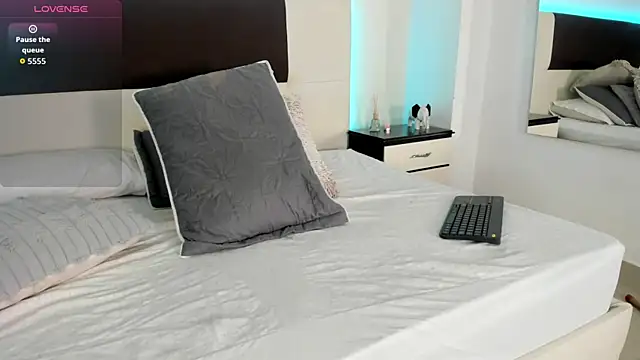 Sky_Loren live