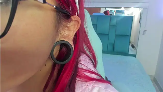 Sara_Red_X live
