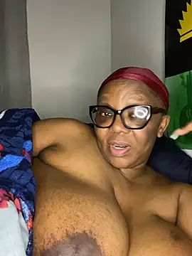 BoobsQueeen live