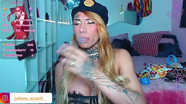 caroline_cossei live