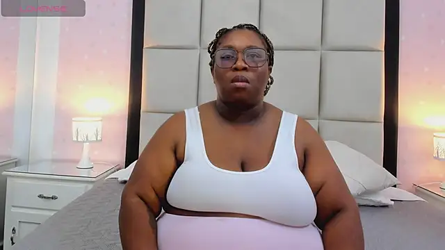 TreisyVixen live