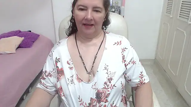 leonela_69 live