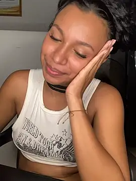 Eloise_aksnes live