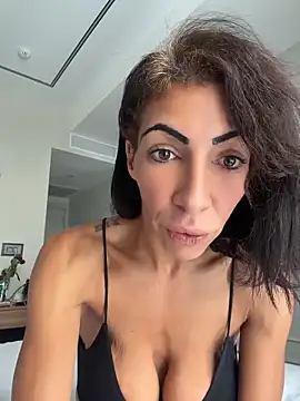 Yasmiinee live