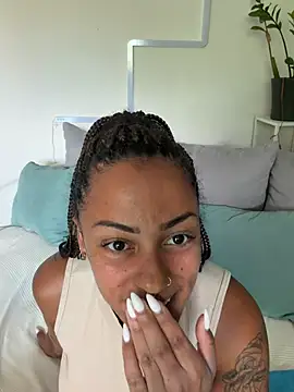 SweetPetiteNoir live
