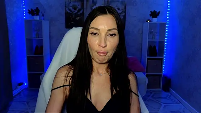 NikoleMills live