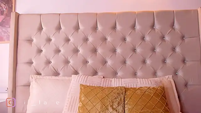 Eloisa_cleavage_ live