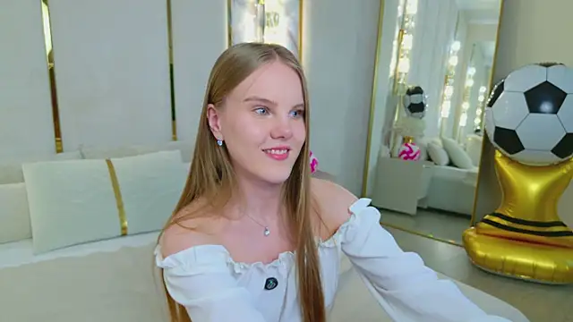 Lili_Lohan live