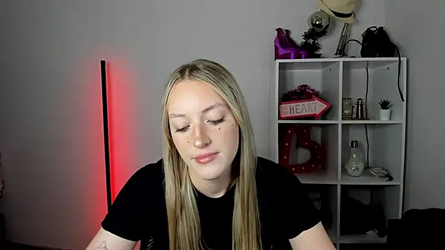 EvelynBlond live