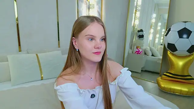 Lili_Lohan live