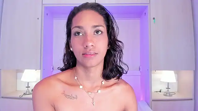 AnahiCollins live