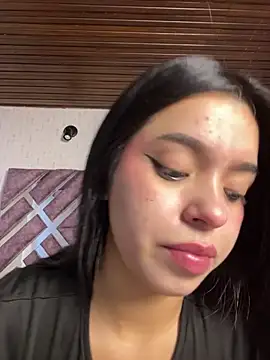 LunaMoore_Pink live