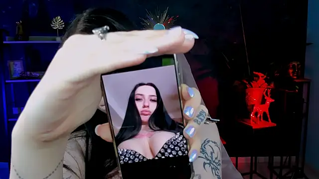 MonicaLowes live