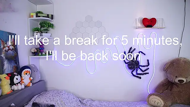 Emmie_shy live