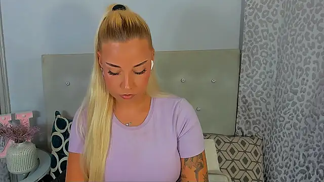 KristyHoney live