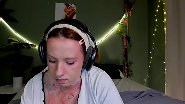 Maya_foxy live
