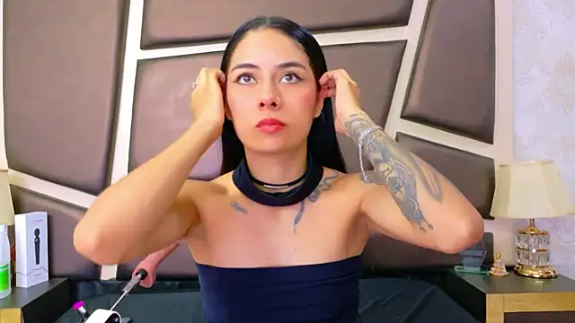 NicoleEsposito live
