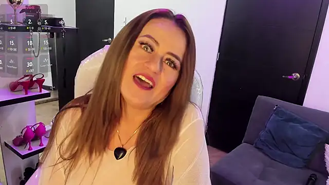 magenta_maturr live
