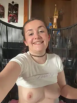 Ana_Delacour live