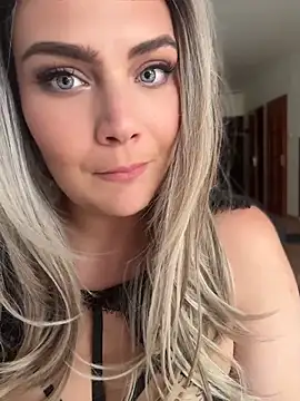 Blonde_Cougar live