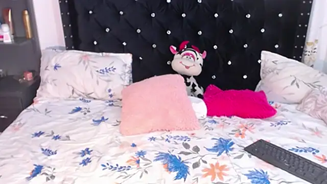 BellaKarla live