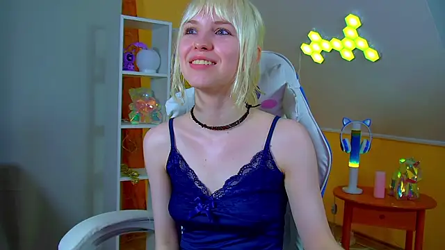 HannahHollis live