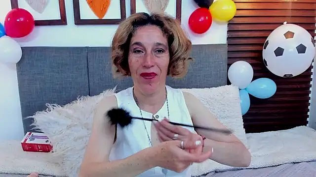 Margott_mature live