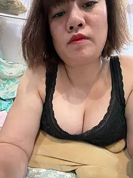 Bee-naa live