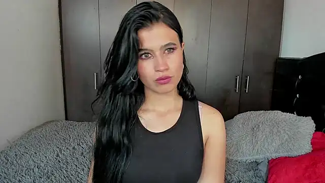 LatinaQueen23 live