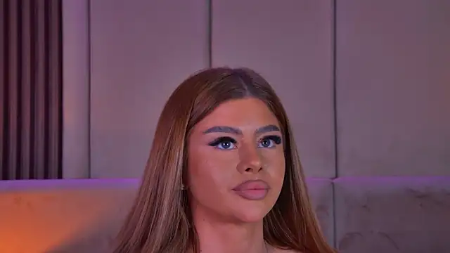 StephanieYves live