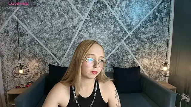 Liaroberts1 live