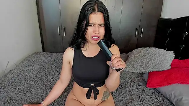 LatinaQueen23 live