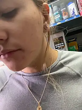 Andrea_19blonde live