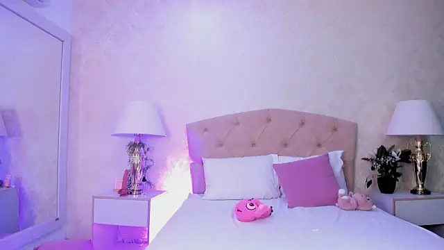 Mia_Montess live