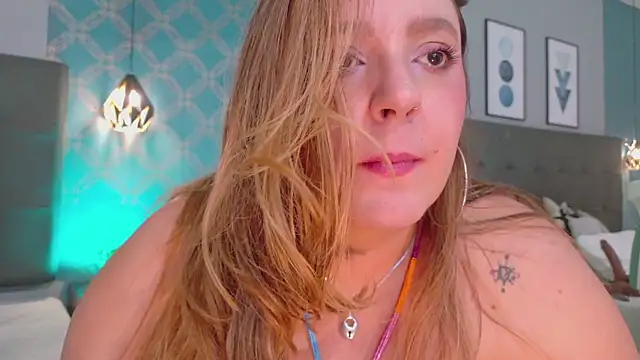 AmbarRoberts_ live