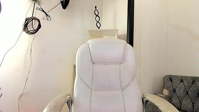 ChannelWhite_ live