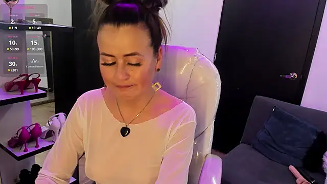 magenta_maturr live